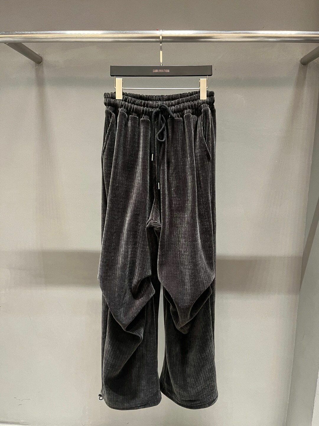 暗直紋可束腳鬆身運動褲 SUB-027P