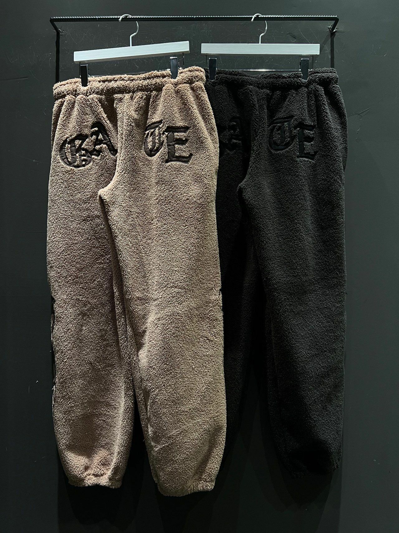 英文字圖案束腳鬆身運動褲 SUB-030P