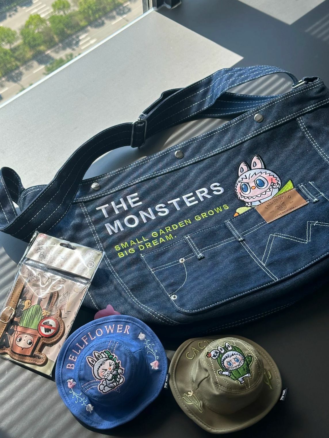 【預購】THE MONSTERS LABUBU G012302 牛仔斜咩袋