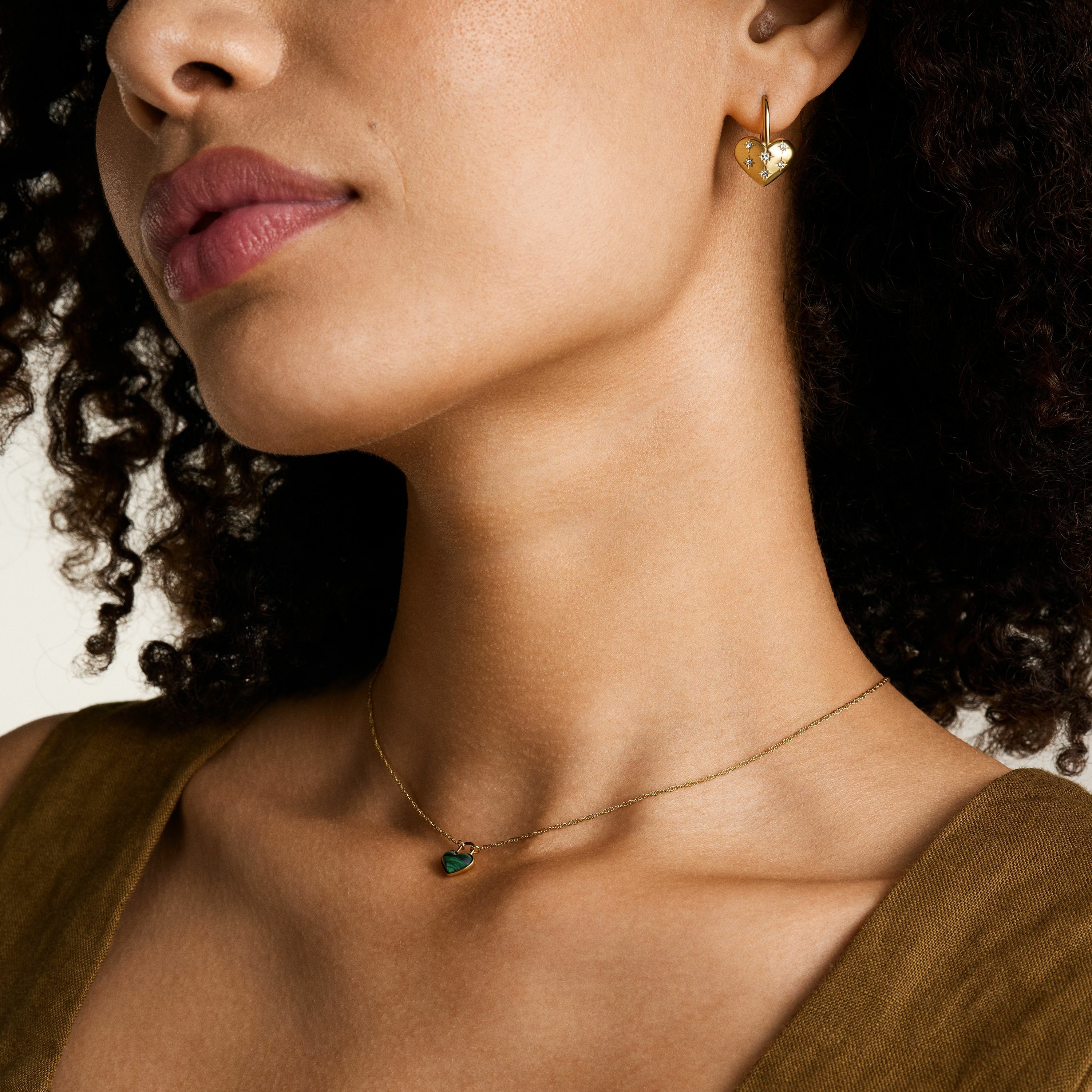 Sadie 璀璨愛心吊墜耳環-金色 JF04833710