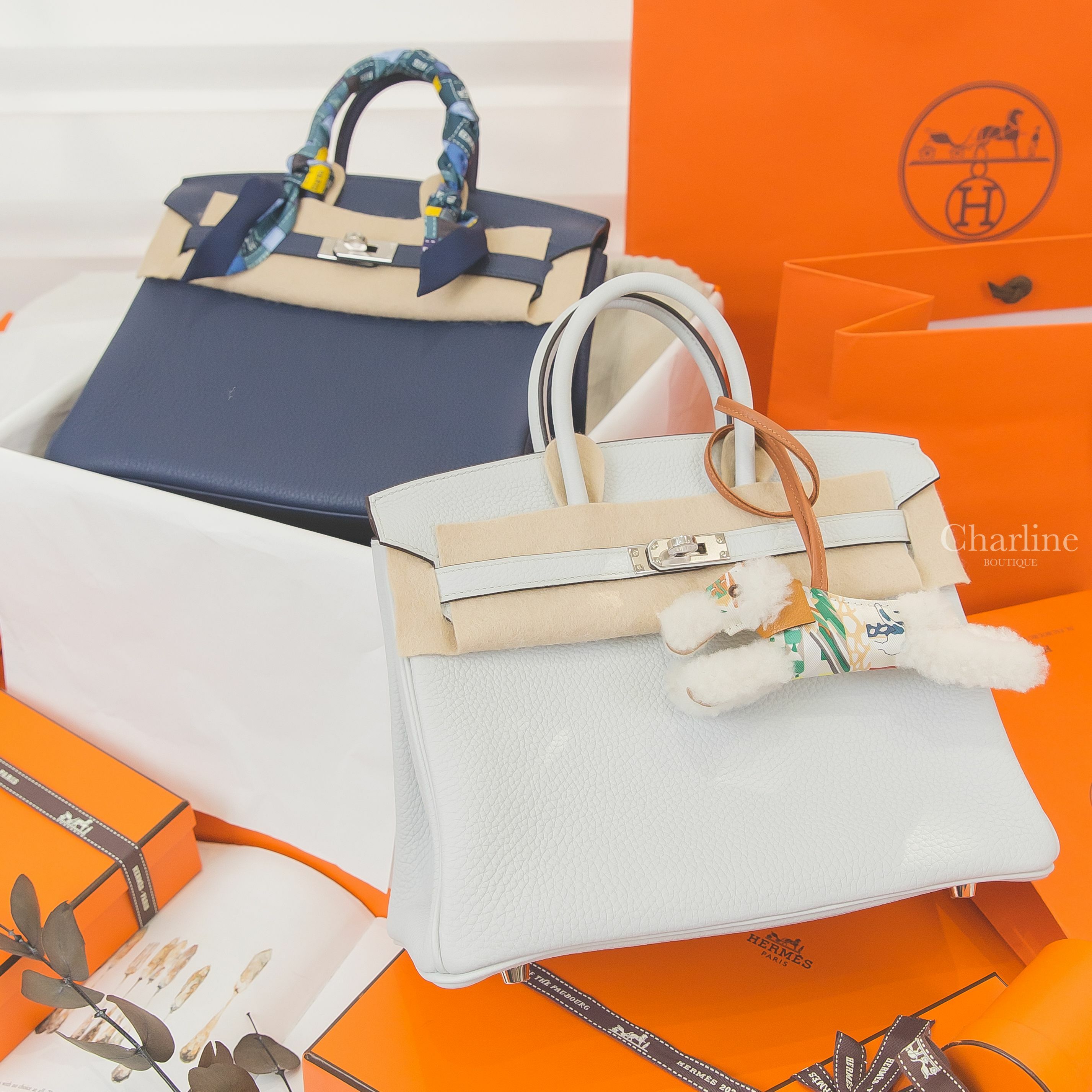 Hermès Birkin 25cm N4 鉑金灰銀釦,Hermès Birkin 25cm 7U 深海藍銀釦,Hermès Budy Charm 棕色羊皮/彩色真絲衣服犬吊飾-Charline Boutique 精品代購
