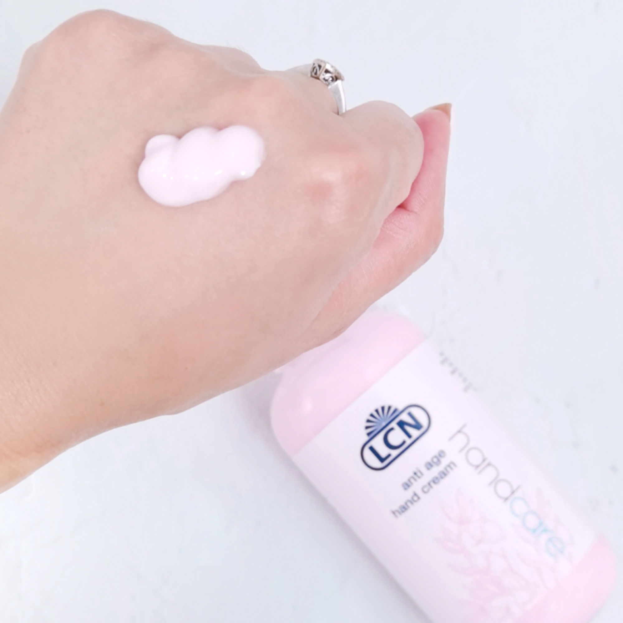 LCN 抗皺潤手霜, 250ml (護手皇牌)