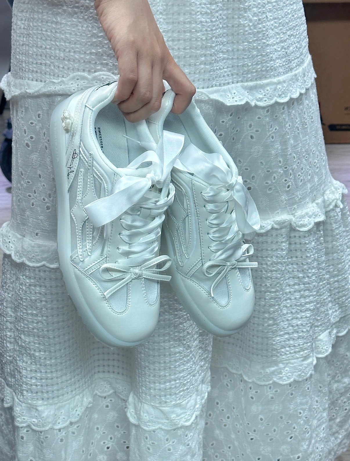 Killwinner 白月光蕾絲德訓鞋 白色 全白 板鞋 蕾絲 緞帶 珍珠 蝴蝶結 德訓鞋/預購