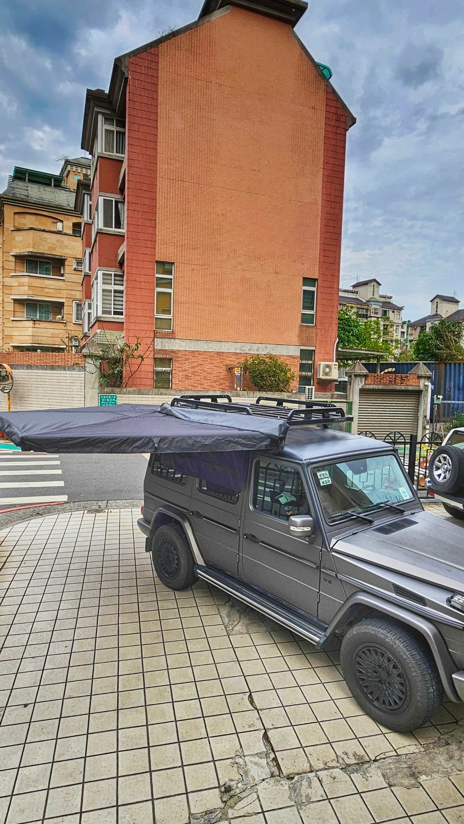 車邊帳-黑270扇形帳(蝙蝠帳) +Mercedes Benz - G car