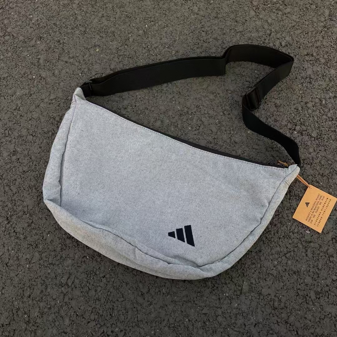 #預購 ADIDAS 刺繡LOGO 肩背包 側背包 灰色