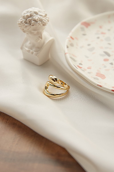 個性鏤空交錯戒指