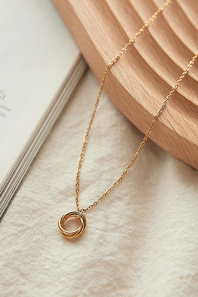 三圈交錯鎖骨鏈