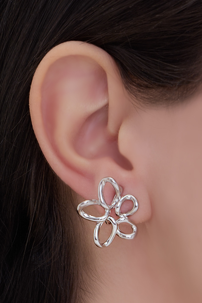 法式少女線形簍空。銀針耳環(銀)