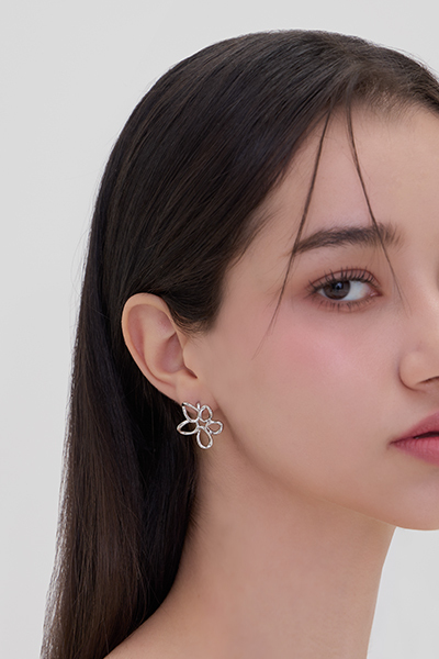 法式少女線形簍空。銀針耳環(銀)