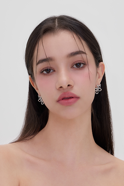 法式少女線形簍空。夾式耳環(銀)