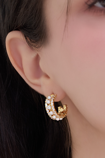 C形雙排鑽針珍珠。銀針耳環