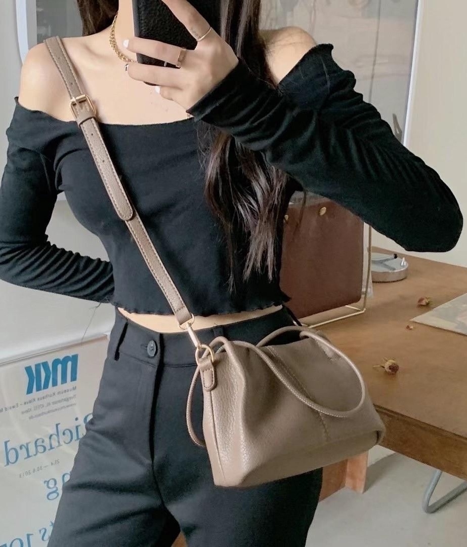 細背帶吸釦小方包