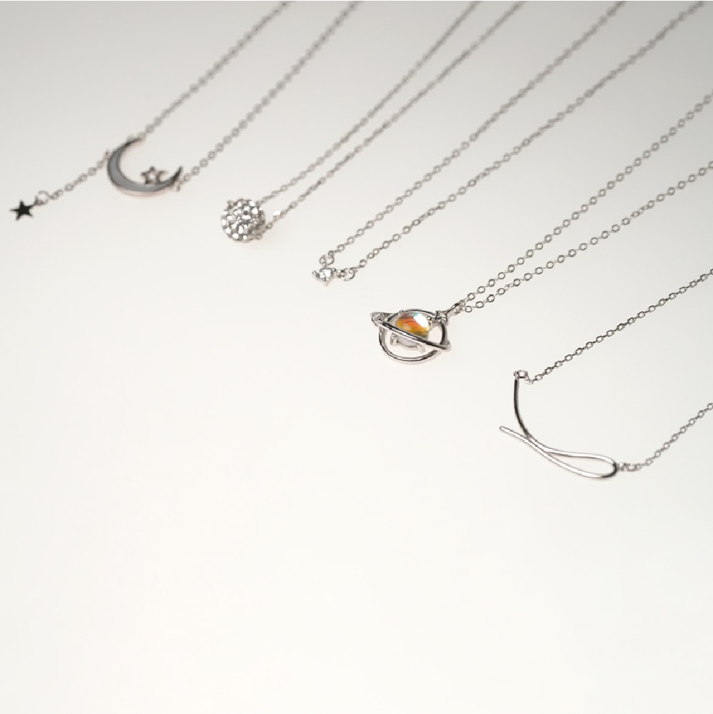 精美的純銀項鍊展示