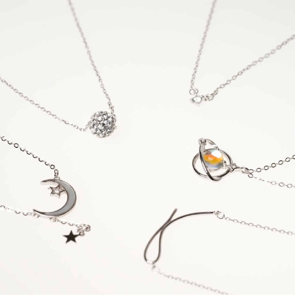 精美的純銀項鍊展示