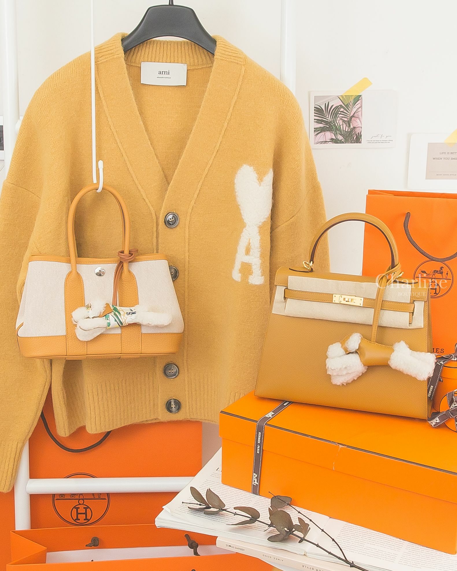 Hermès Kelly 25 芝麻黃金釦,Hermès Neo Garden Party 23cm 自然砂色拼沙灘金,Hermès Budy 芝麻黃吊飾,Hermès Budy 棕色羊皮/彩色真絲吊飾-Charline Boutique 精品代購