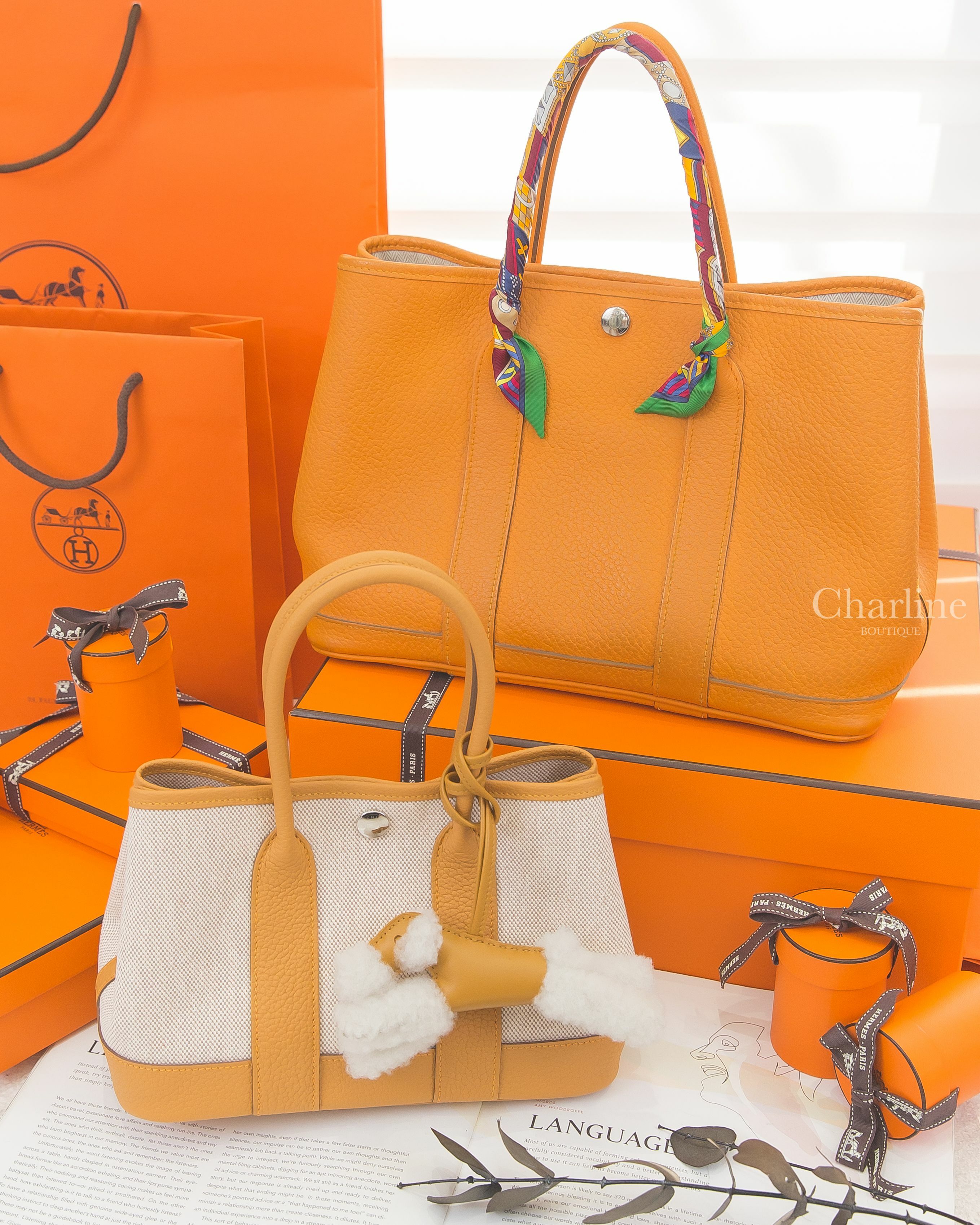 Hermès Neo Garden Party 23cm 自然砂色帆布拼沙灘金迷你皮革手提包,Hermès Budy Charm 褐色/芝麻黃/芝麻黃羊毛獵狐梗犬吊飾-Charline Boutique 精品代購