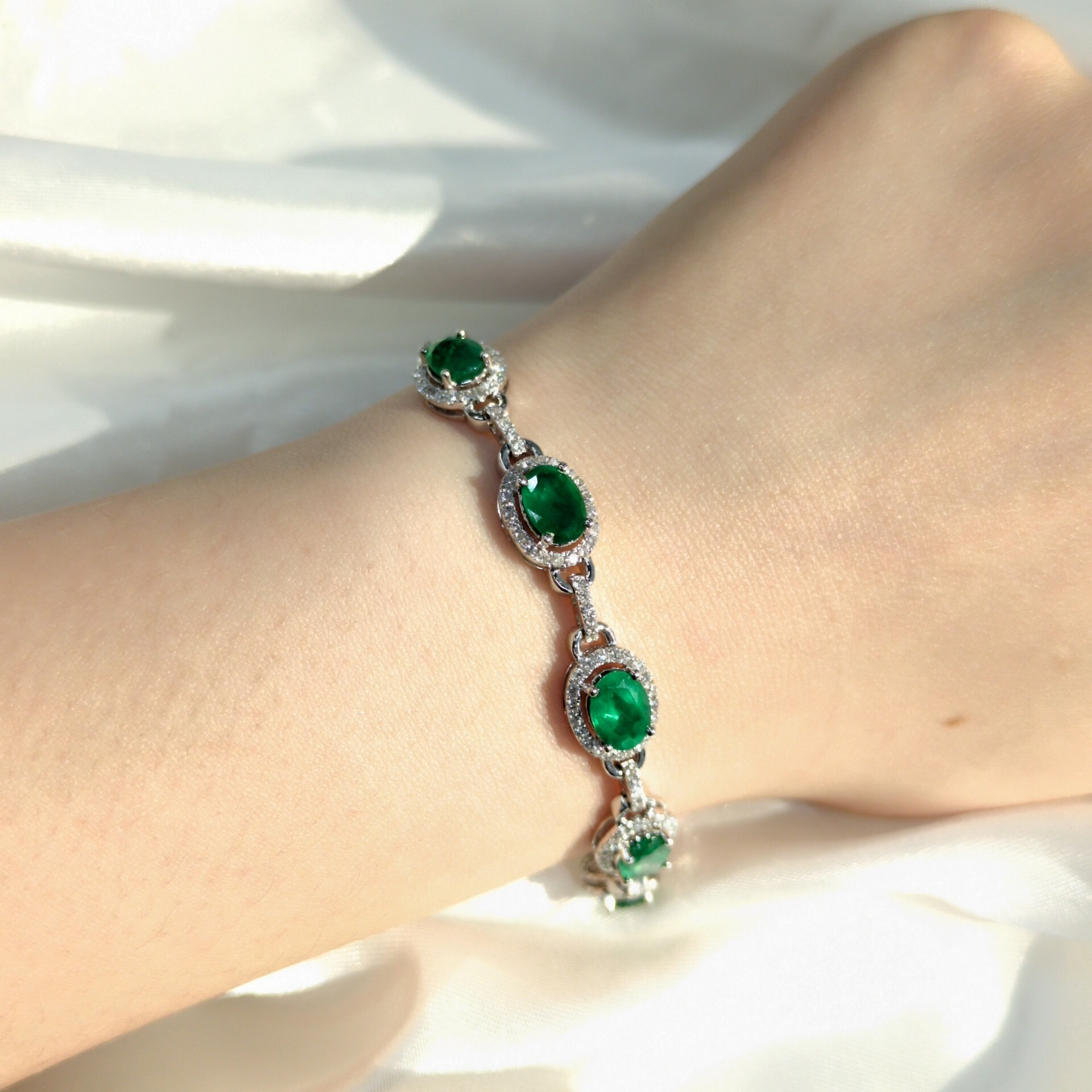 18K White Gold 3.75ct Emerald and Diamond Bracelet