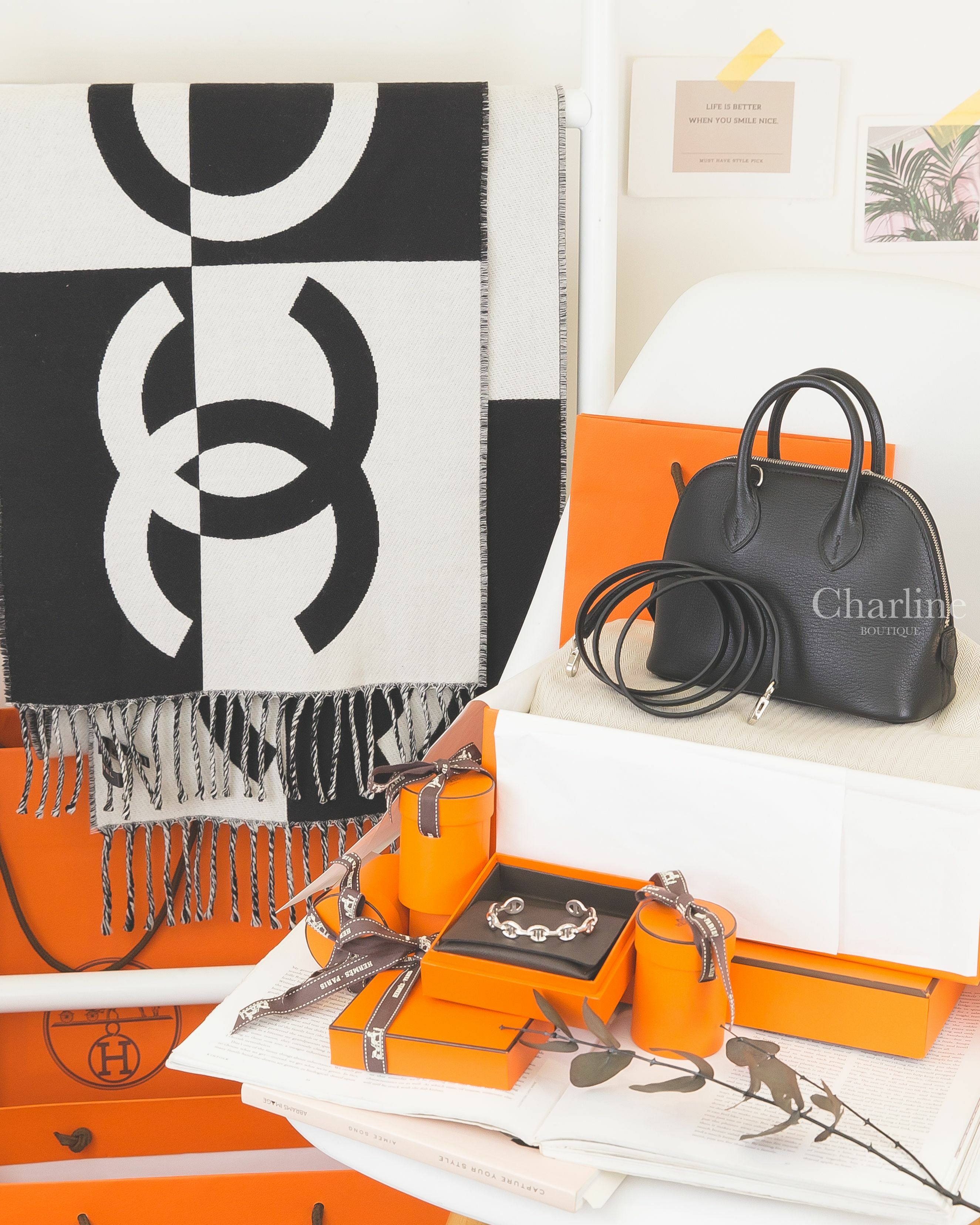 Hermès Chaine D'ancre 銀色中型θ開口銀飾手環,Hermès Bolide 1923 Mini 黑色銀釦,Chanel Scarf 黑色拼白色字母CC雙面羊毛混真絲流蘇圍巾-Charline Boutique 精品代購