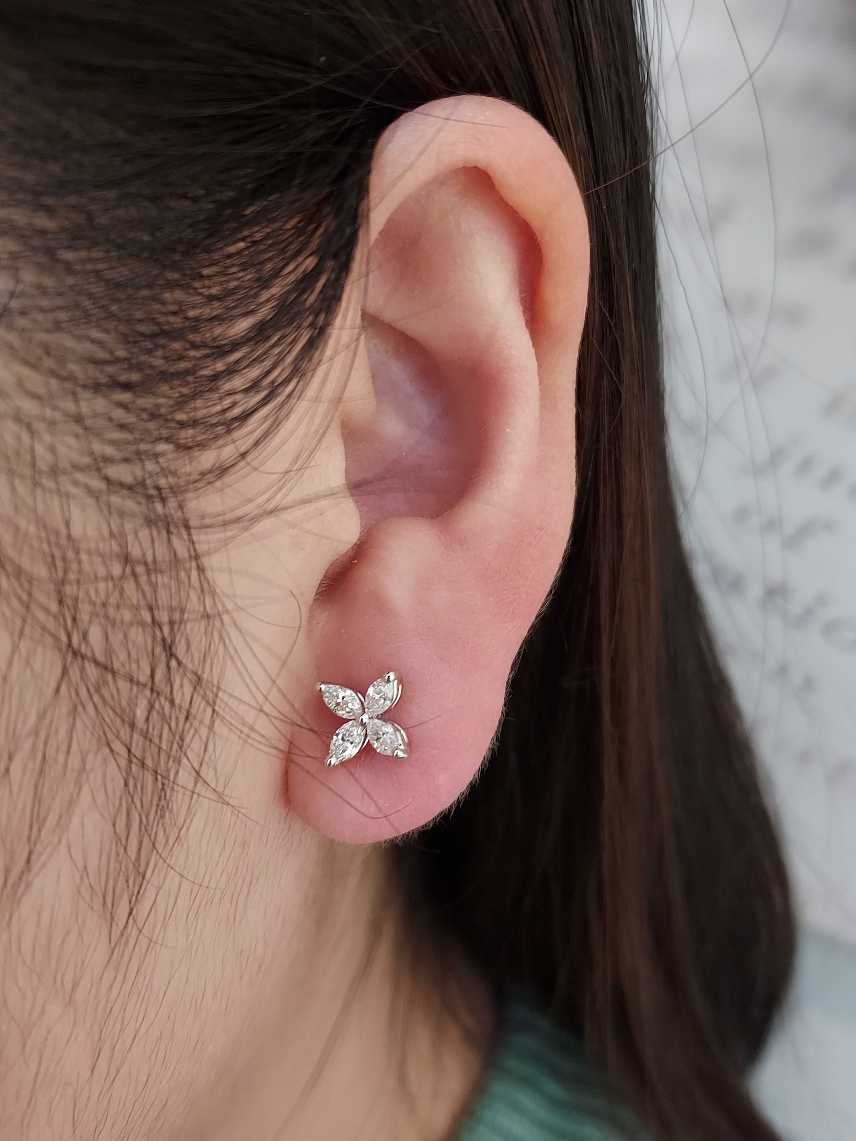 18K白金天然鑽石花形耳環