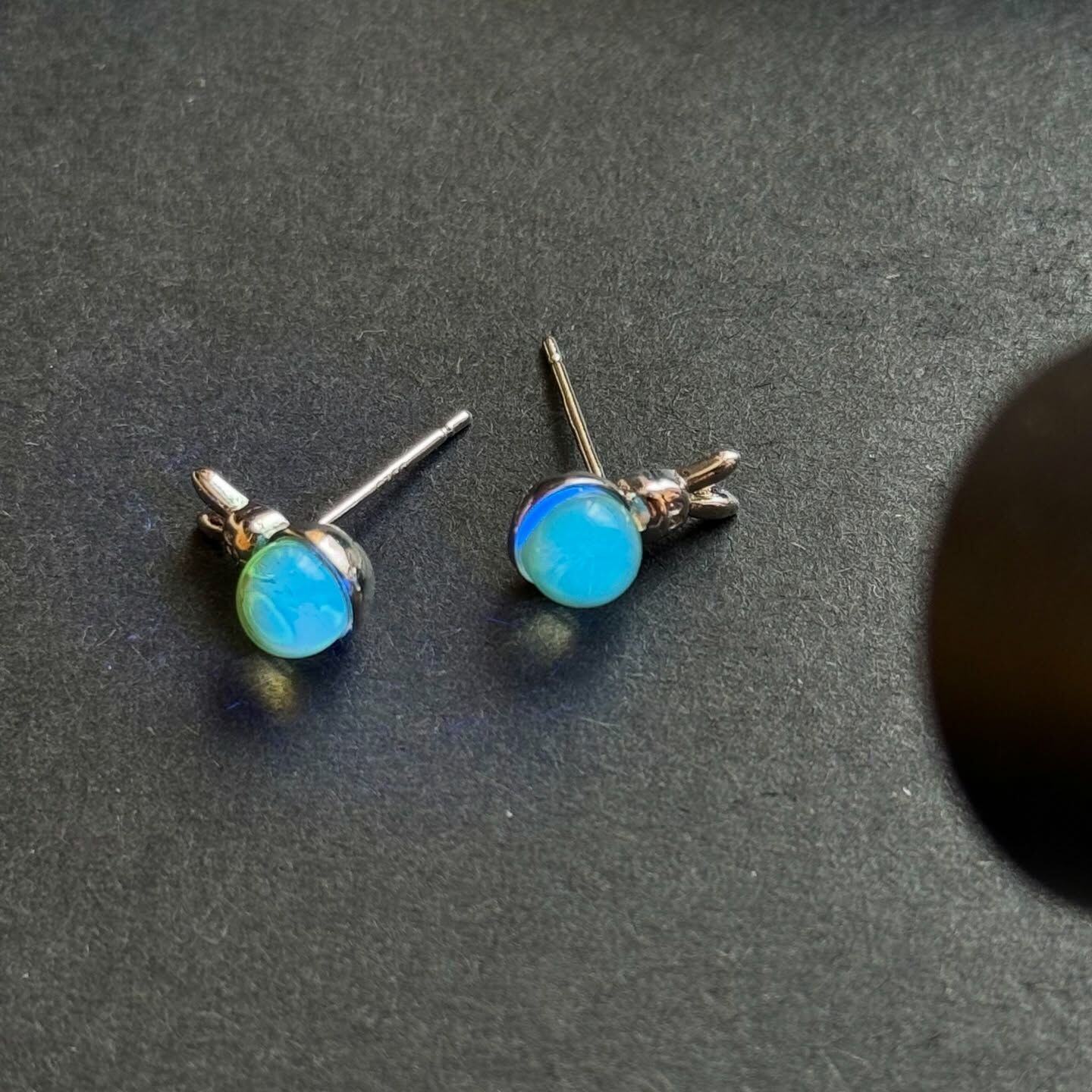 [原石] 印尼藍珀 925銀耳環 兔子造型