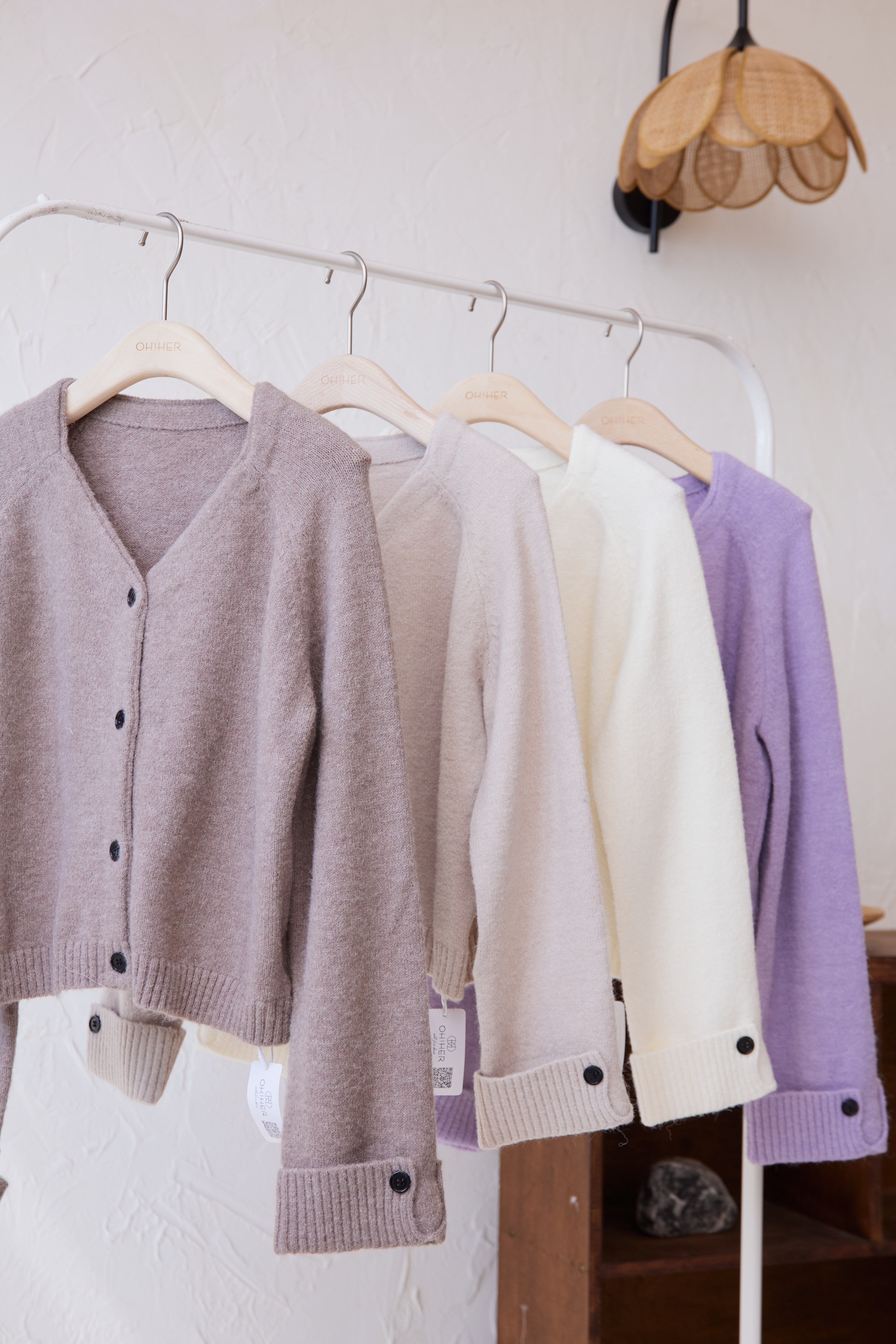 OH！HER 春漾純色細節袖口針織外套（10%羊毛）