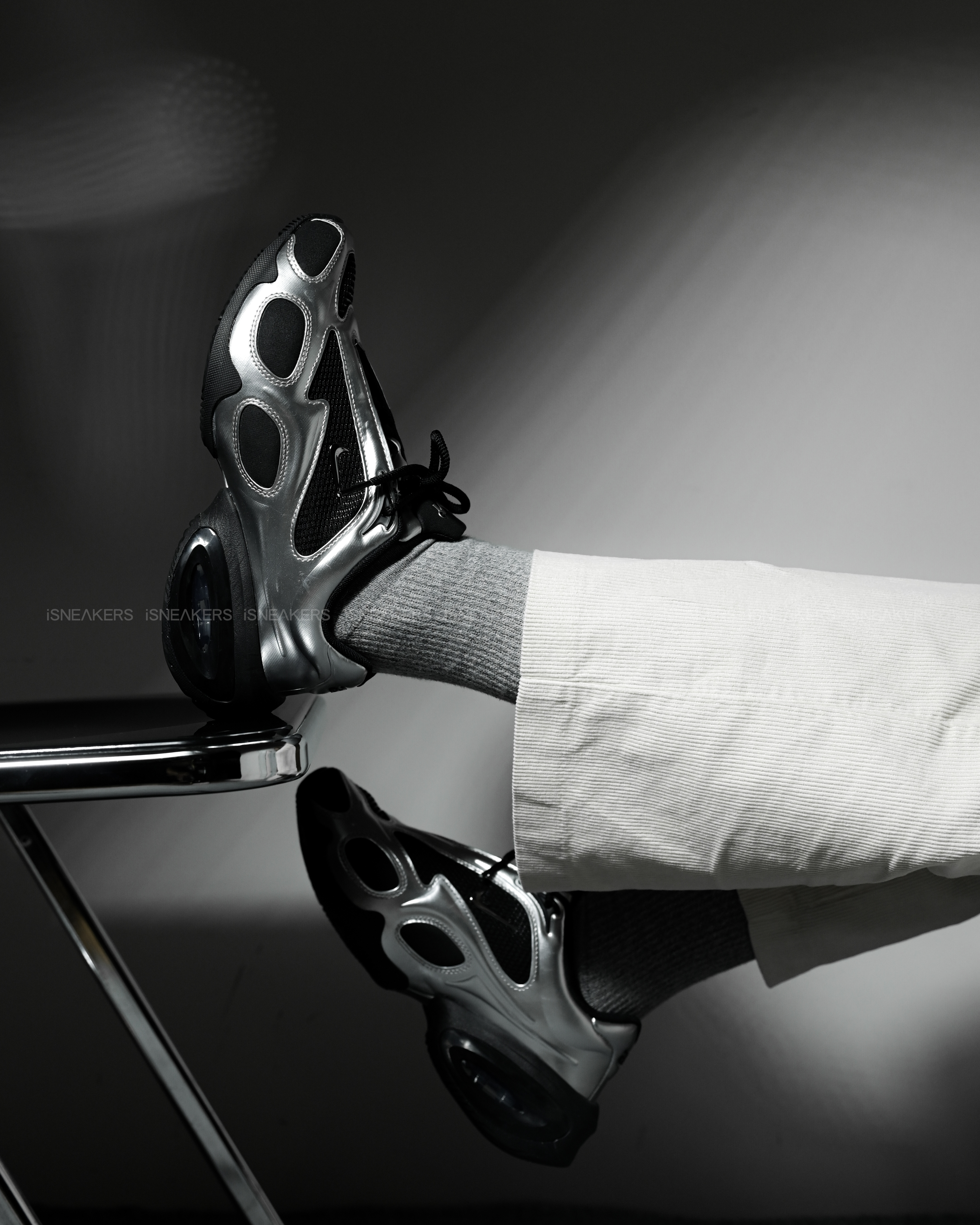 iSNEAKERS｜Nike Air Max Muse "Black and Metallic Silver" 繆思女神 FV1920-001