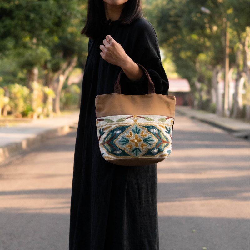 羊毛刺繡大提肩包－湖底秘境