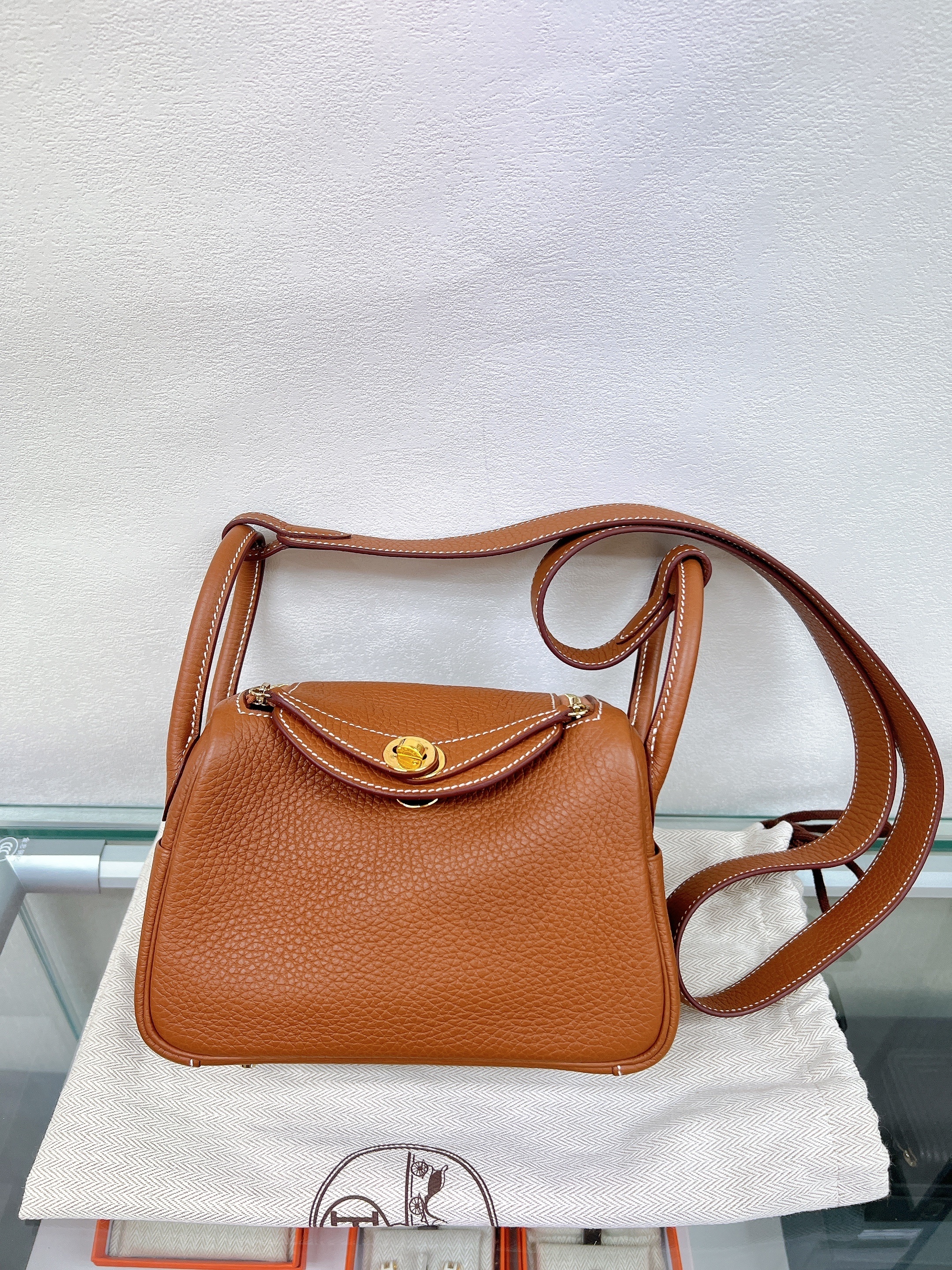 Hermes mini lindy (gold/ GHW/ stamp b)