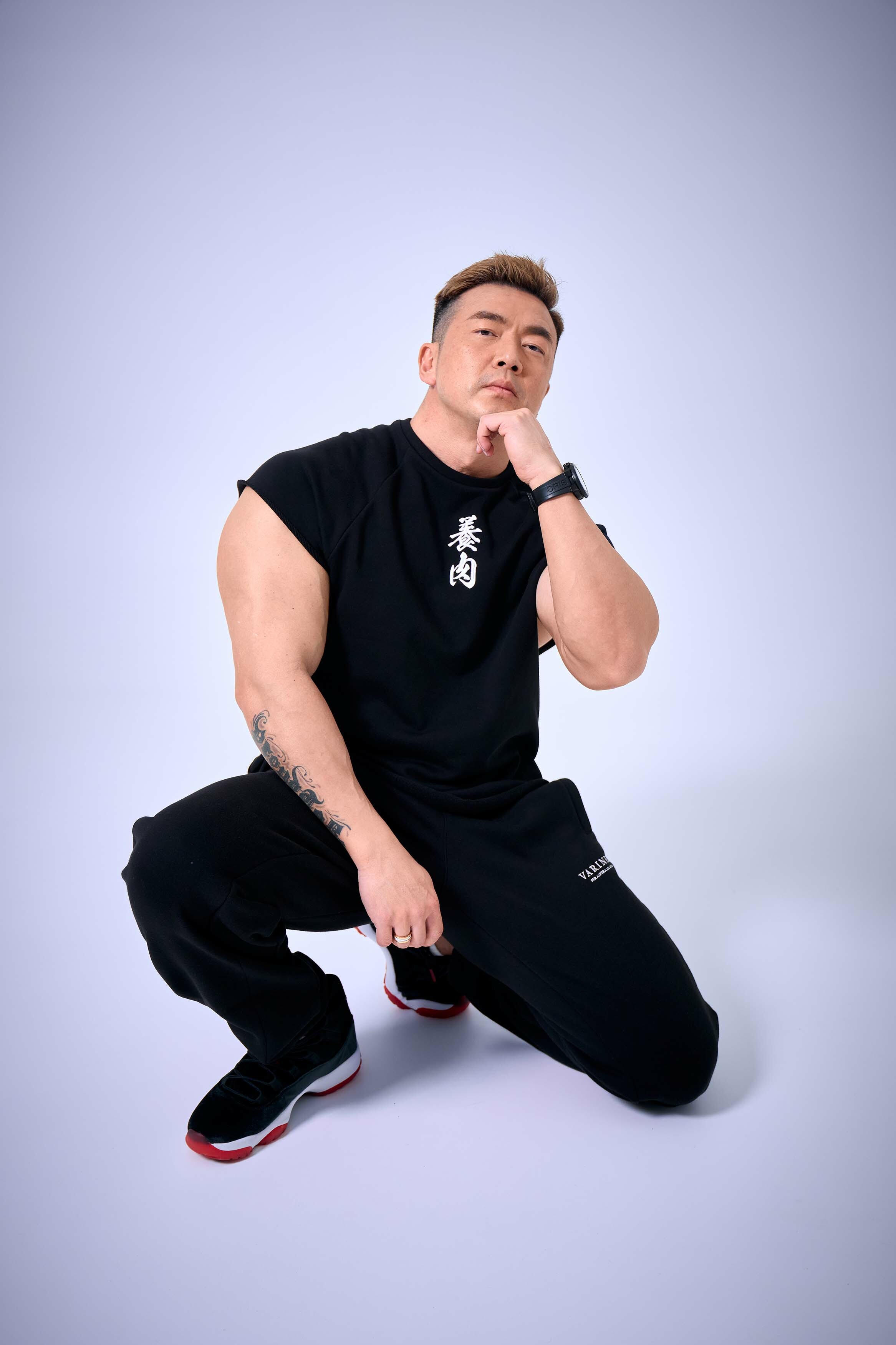 2025 UNDECO x VARINER 養肉6.0 純棉厚磅切削拉格蘭袖上衣-黑