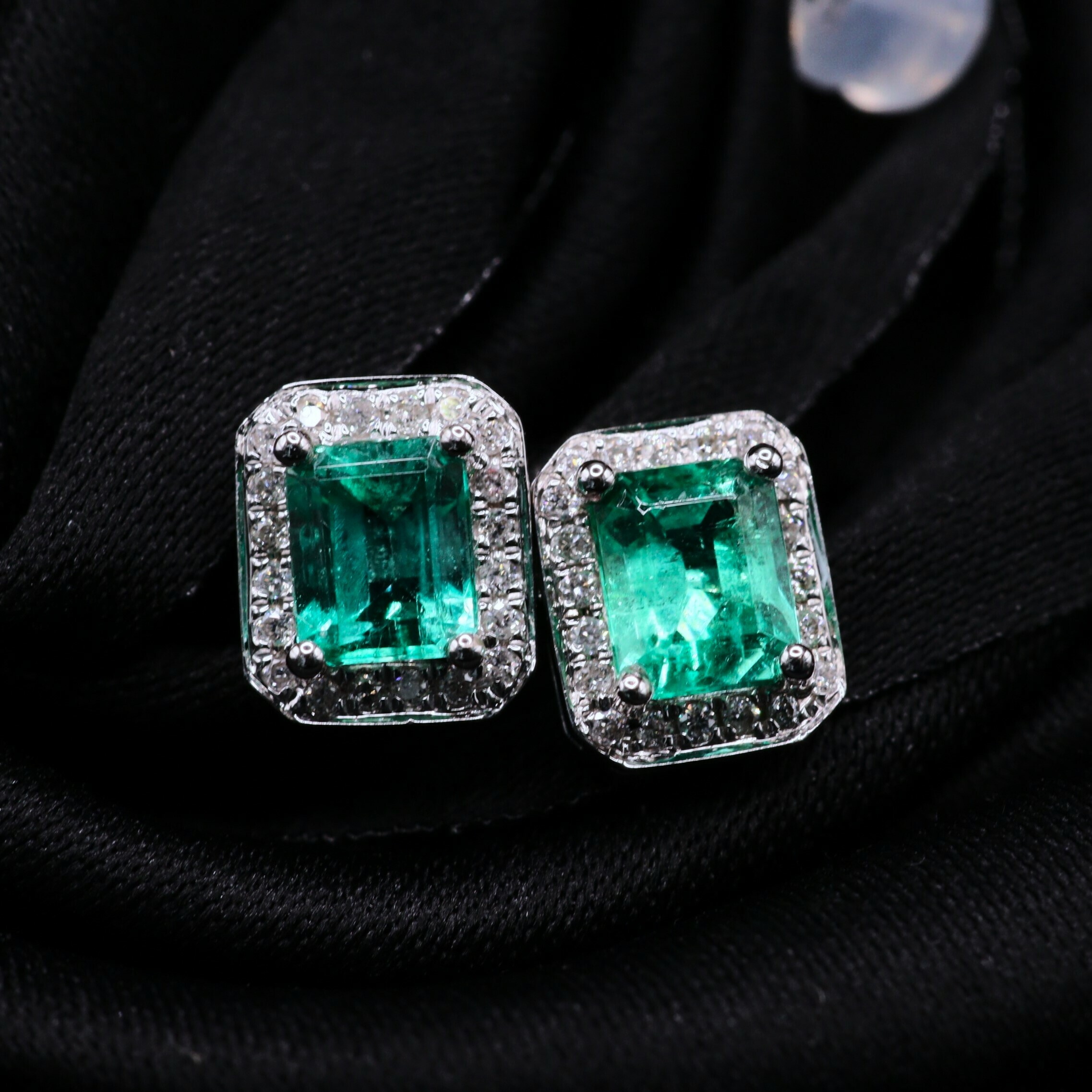 18K White Gold 0.62ct Emerald and Diamond Earrings