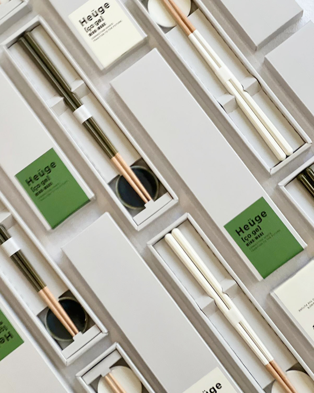 Mino ware Heuge chopsticks & chopstick holder set White｜CHIPS