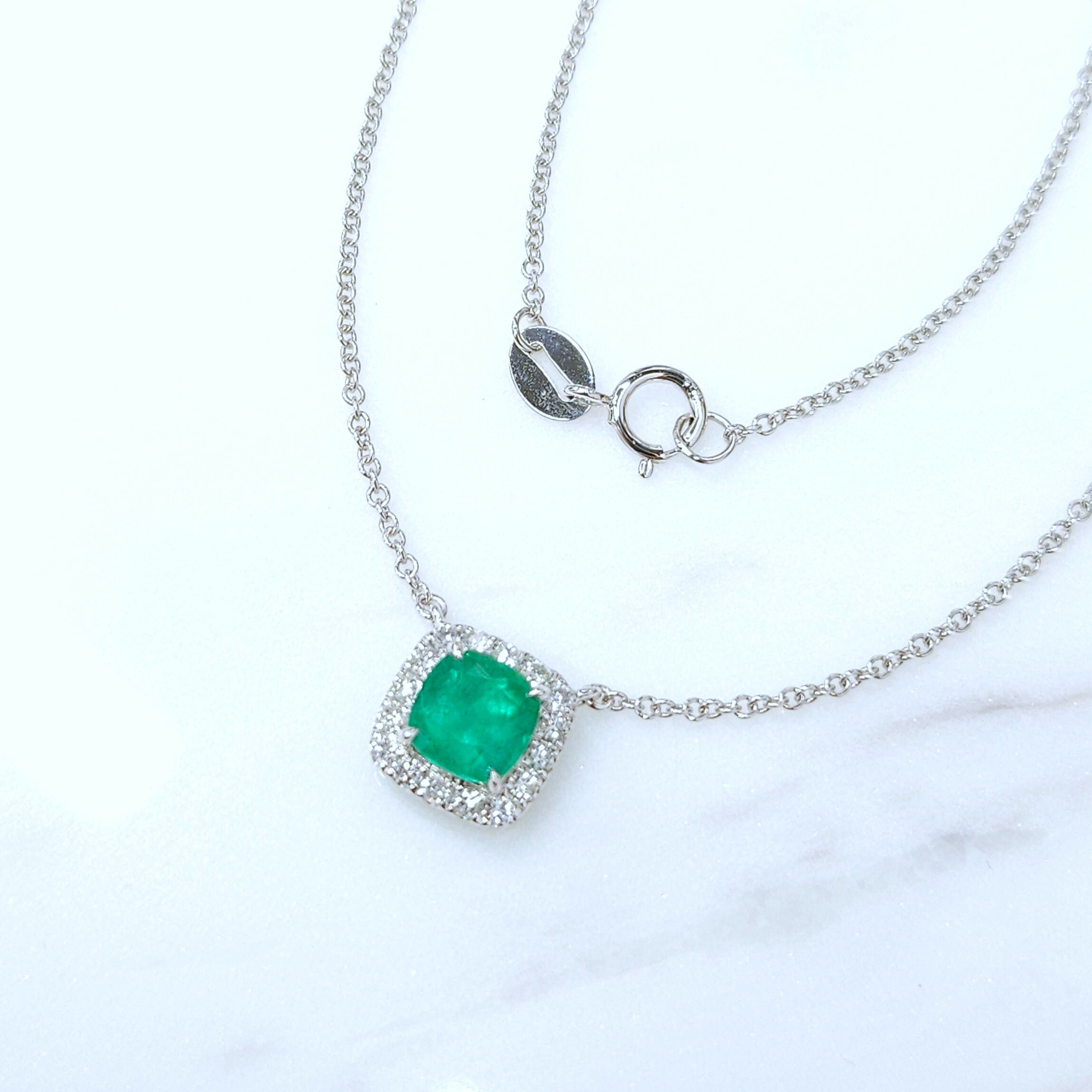 18K White Gold 0.86ct Emerald and Diamond Necklace