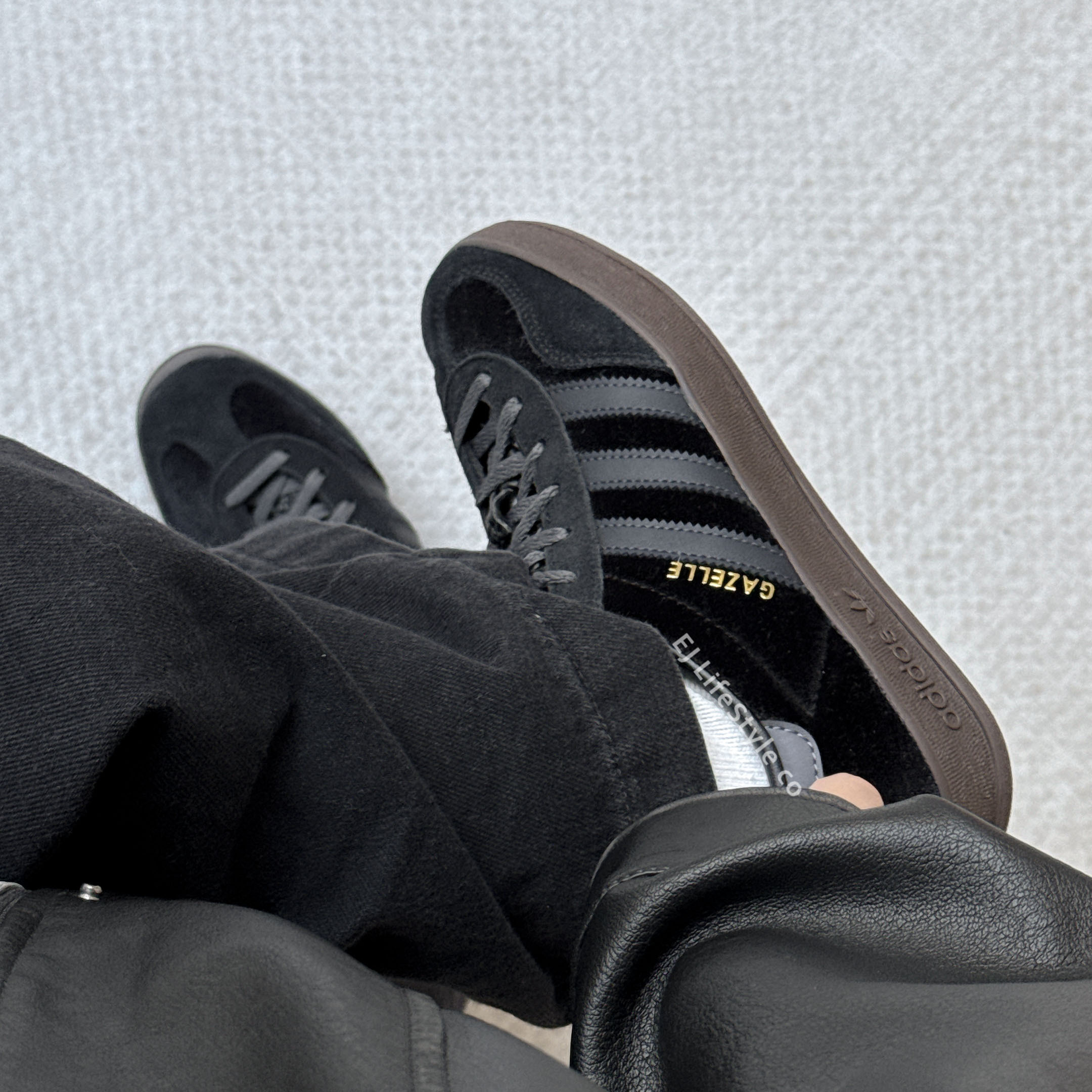 <售完提前收單⚡️> ADIDAS GAZELLE INDOOR 炭黑 灰黑 深灰 焦糖底 天鵝絨 女鞋 JI2712 / 調貨