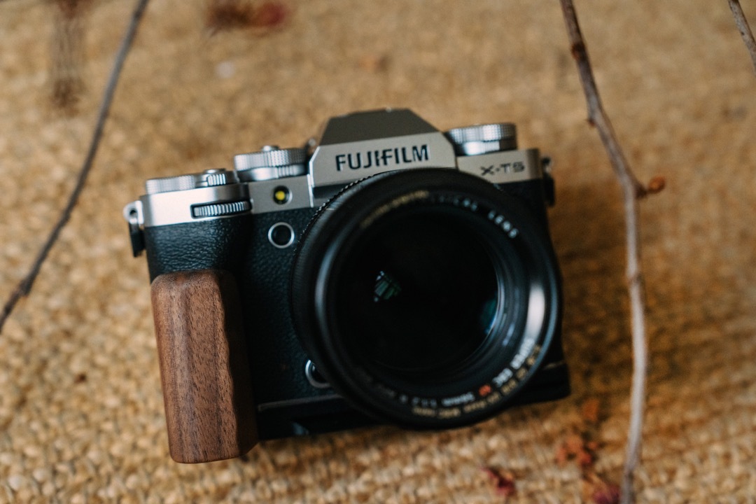 FUJIFILM X-T5 胡桃木手把底座 快拆手把底座 實木相機底座