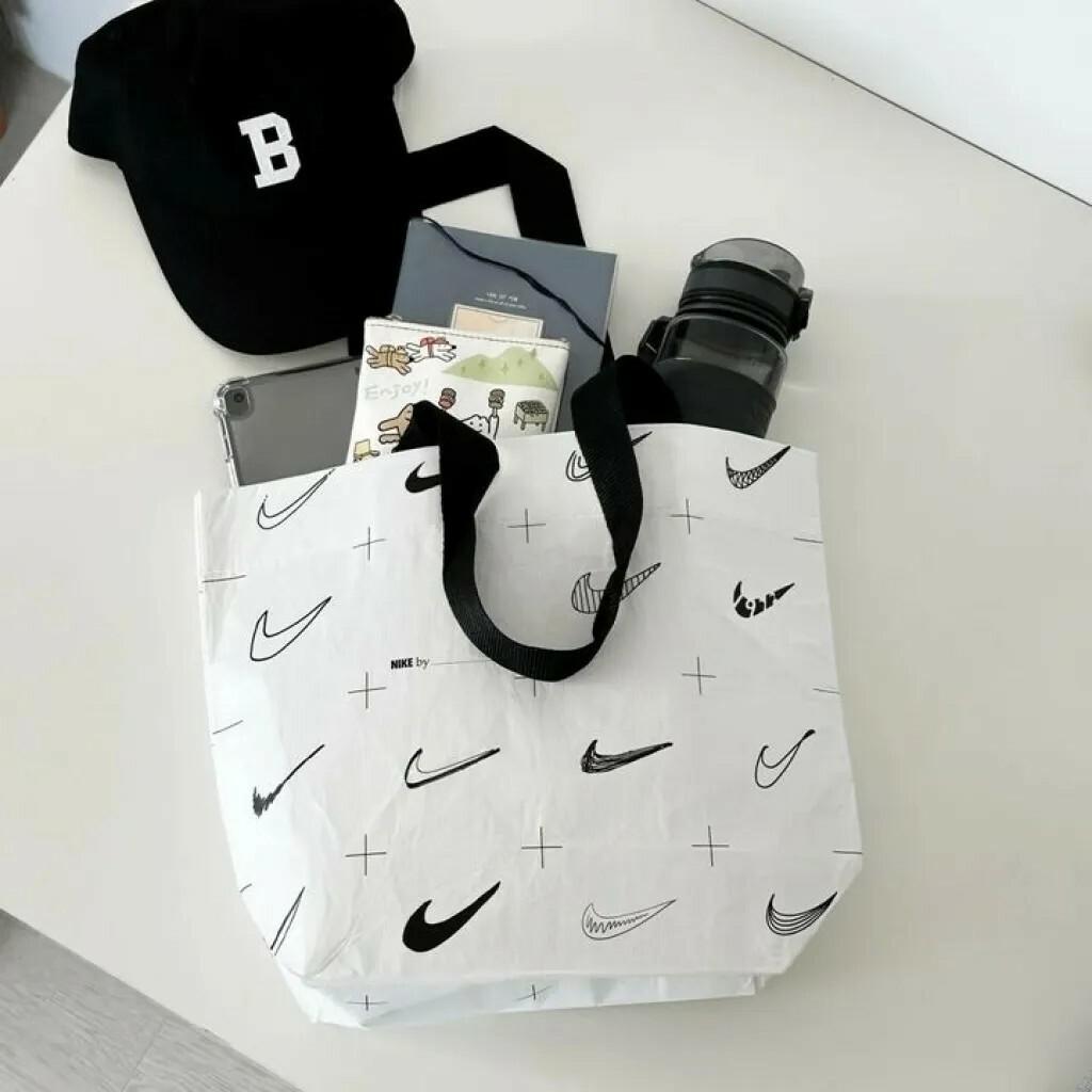 <國外限定💕>  NIKE TOTE BAG 塗鴉勾勾 防潑水 環保材質 購物袋 提袋 手提袋 線條/塗鴉