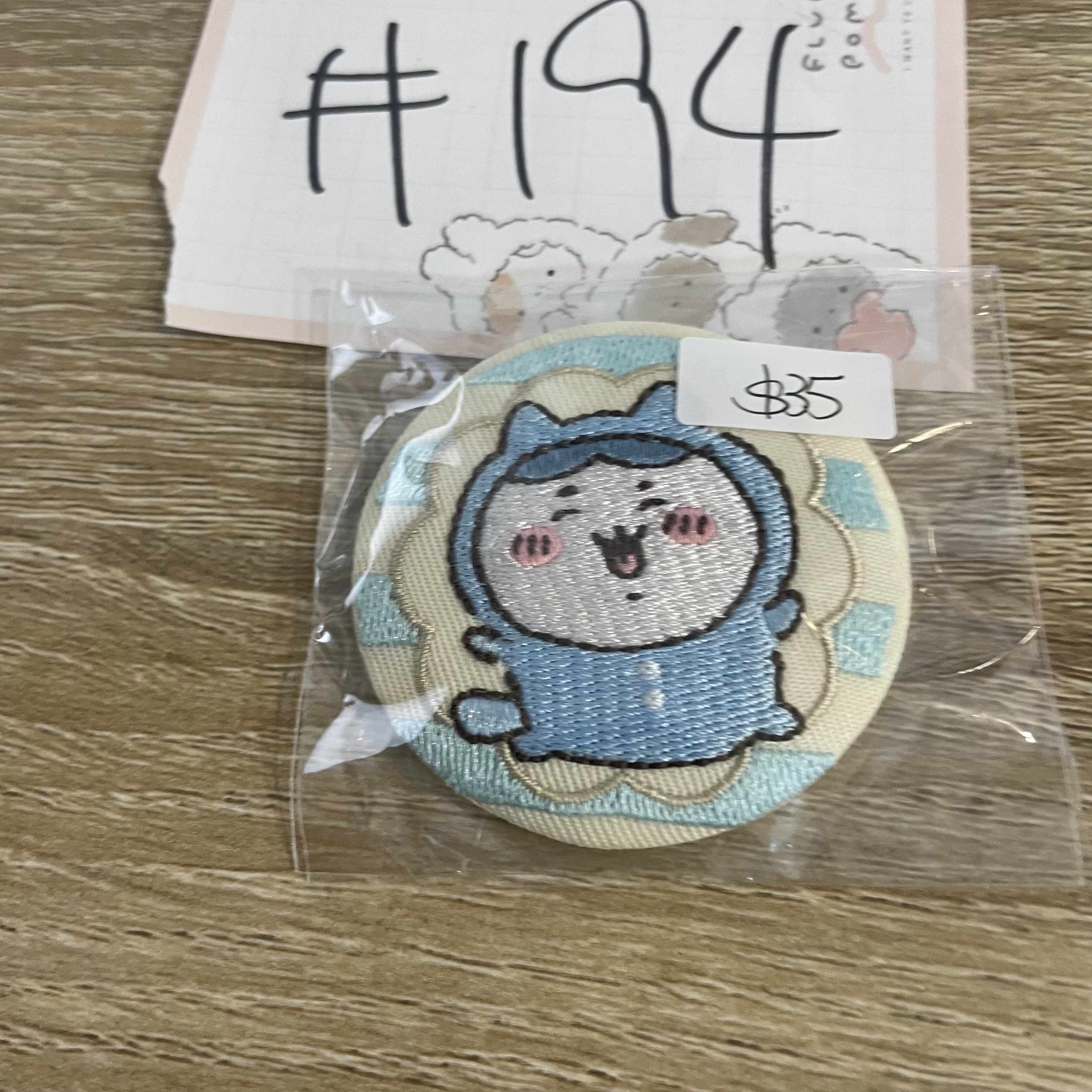 CHIIKAWA 八字貓  襟章#194