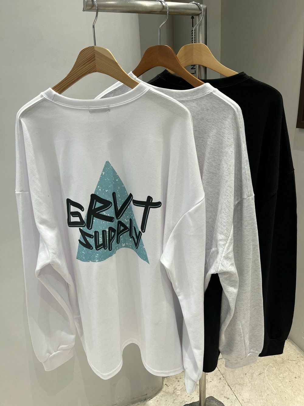 OverSize英文字圖案長袖衫 10.GVTY-0182T