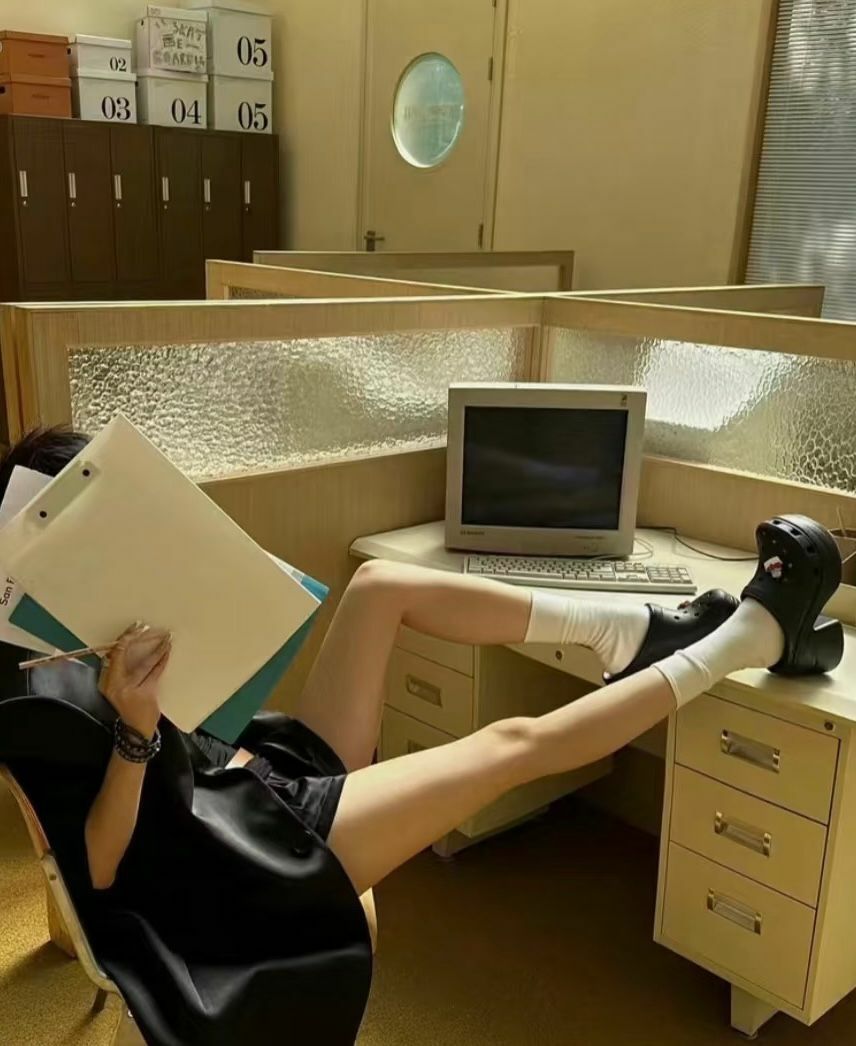 【預購】Crocs F060759 女裝美人魚洞洞鞋