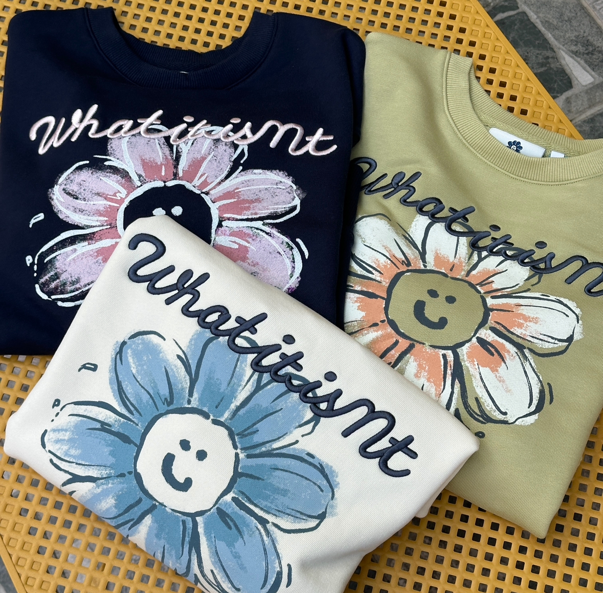 【現貨】what it isnt 女款 短版 花朵大學Ｔ 長袖 MG2403CR63