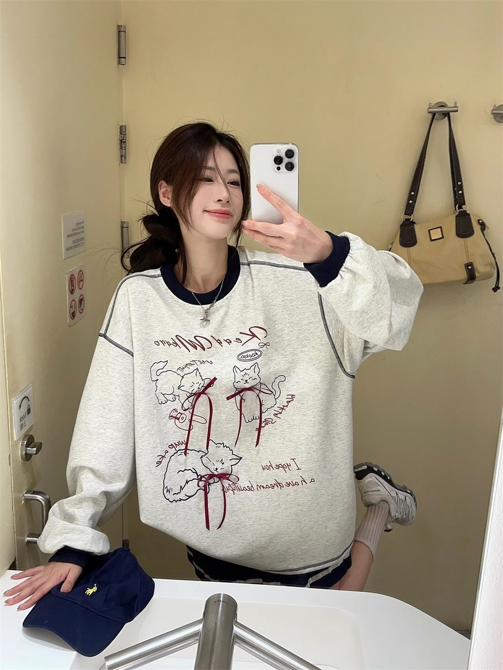 Kitty Bow Loose-Fit Long-Sleeve Sweatshirt