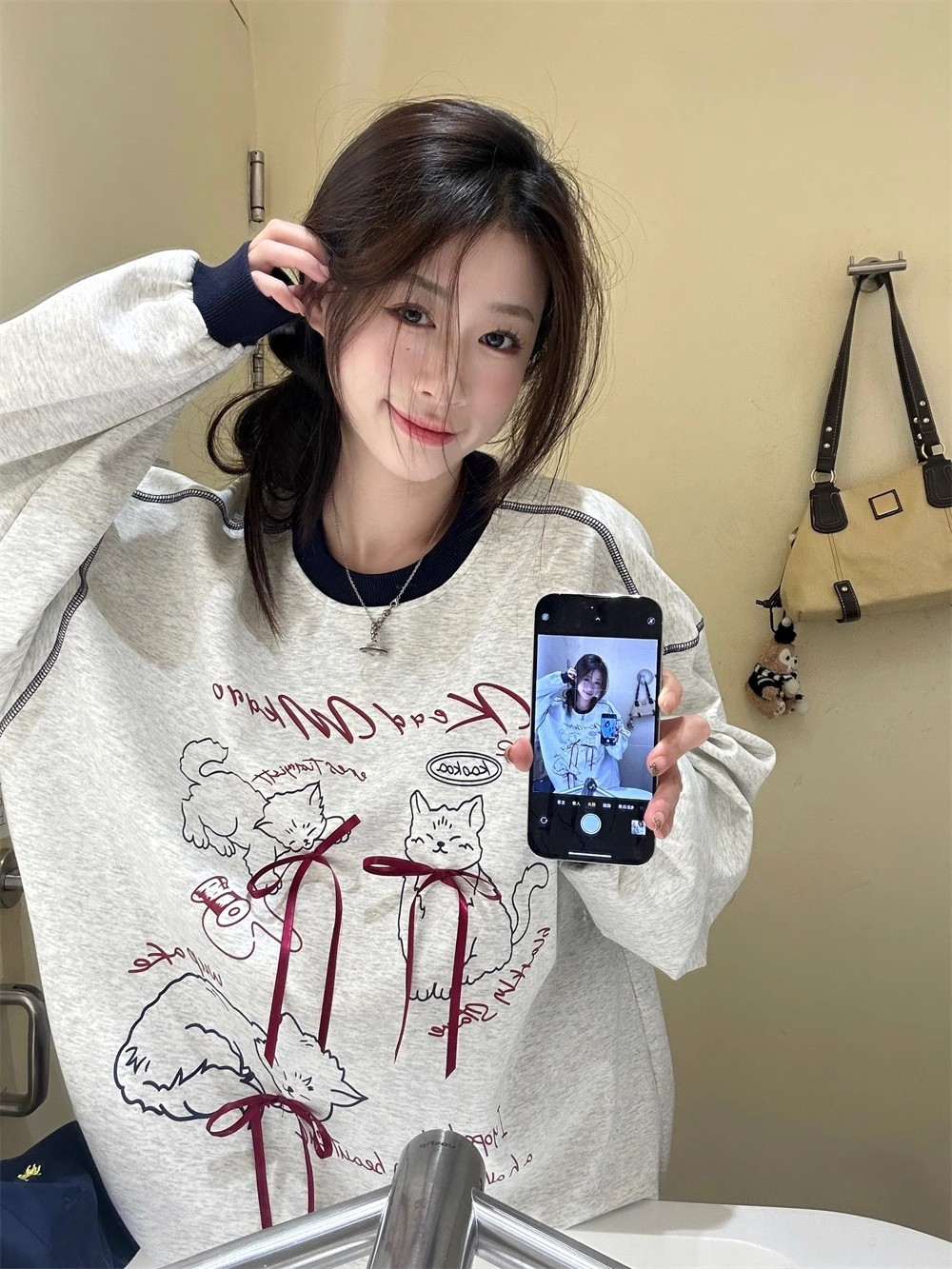 Kitty Bow Loose-Fit Long-Sleeve Sweatshirt