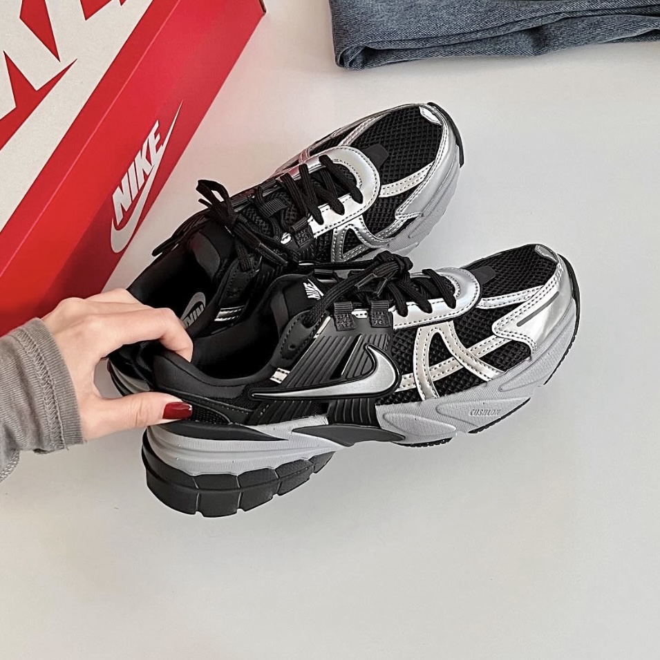 Nike V2K Run Black Metallic Silver 金屬銀黑 灰銀 灰黑 Y2K 復古老爹鞋 運動鞋