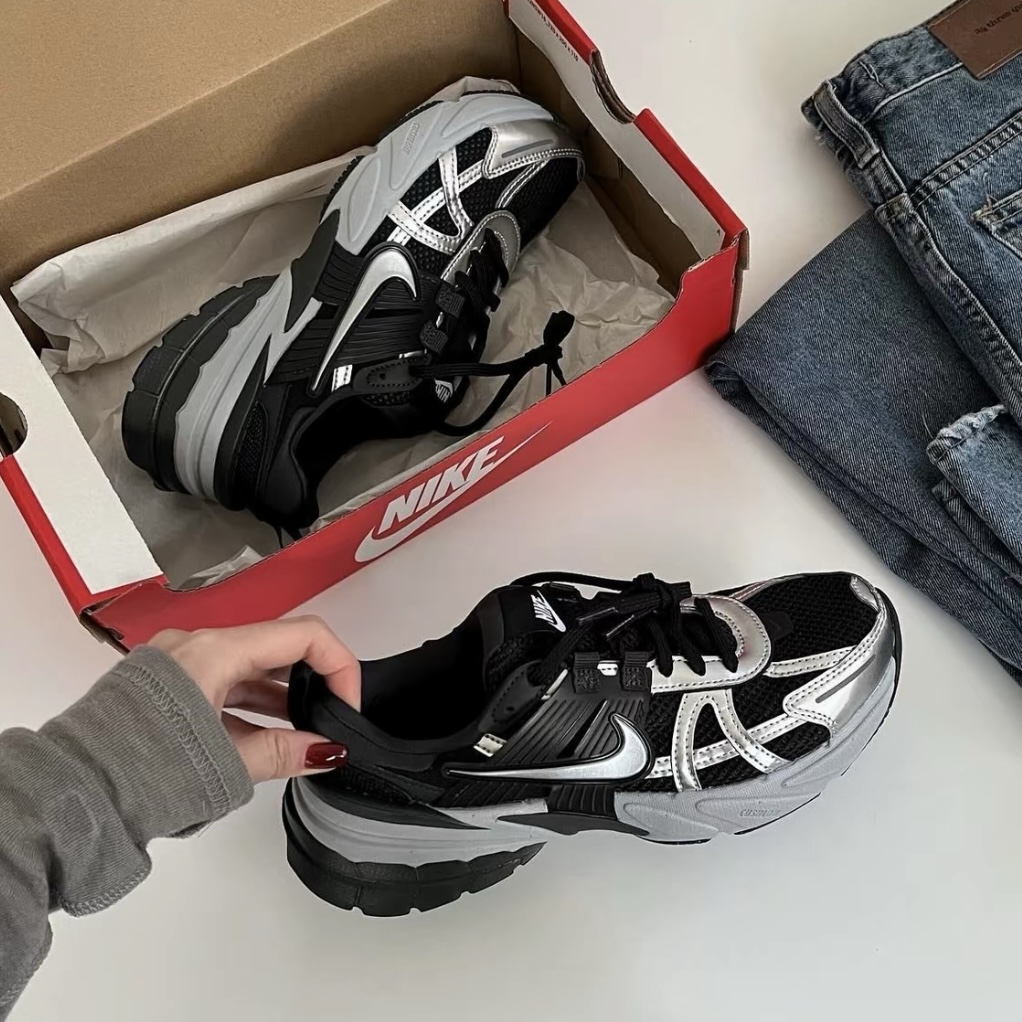 Nike V2K Run Black Metallic Silver 金屬銀黑 灰銀 灰黑 Y2K 復古老爹鞋 運動鞋