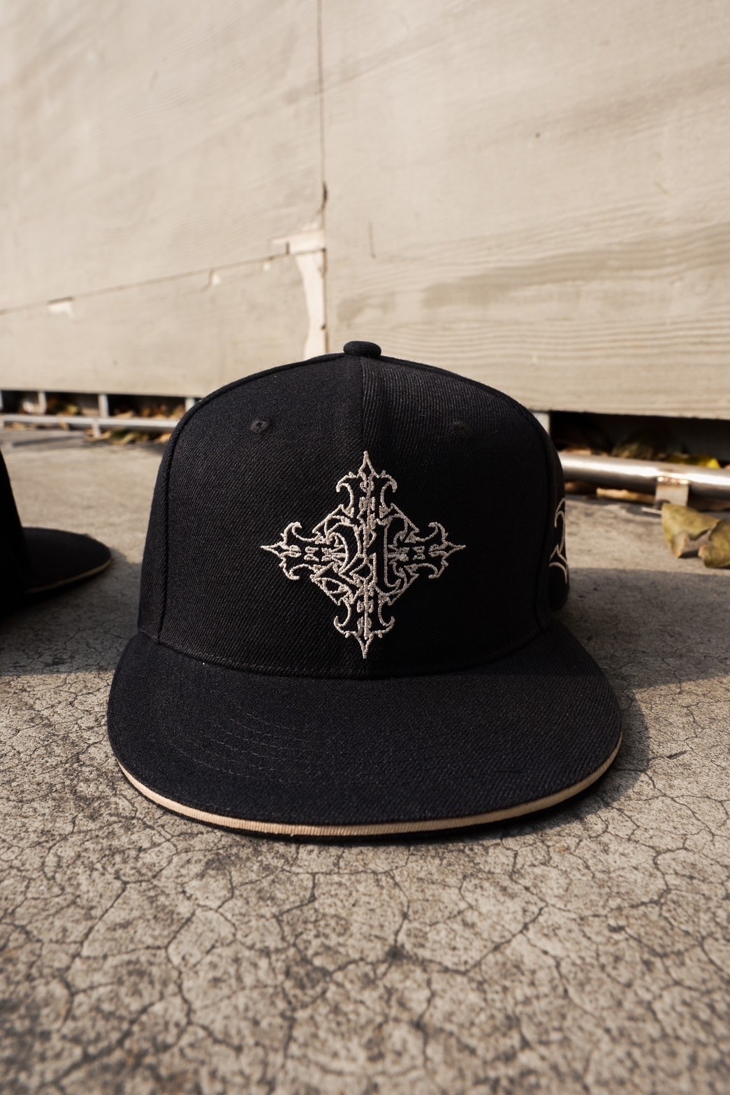 ATONESTUDIO  “A CROSS” CAP