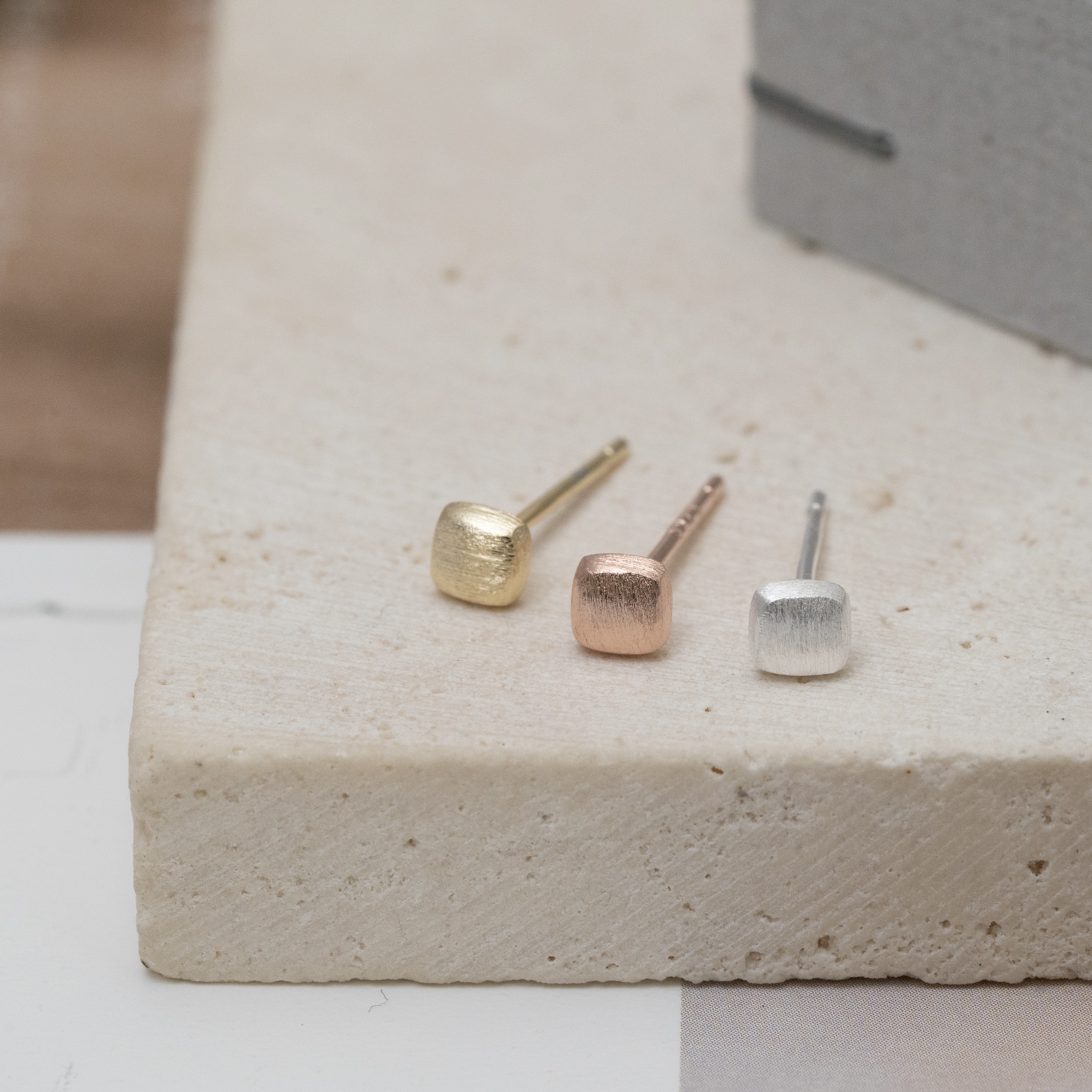 Sve8 磨砂耳針（方）