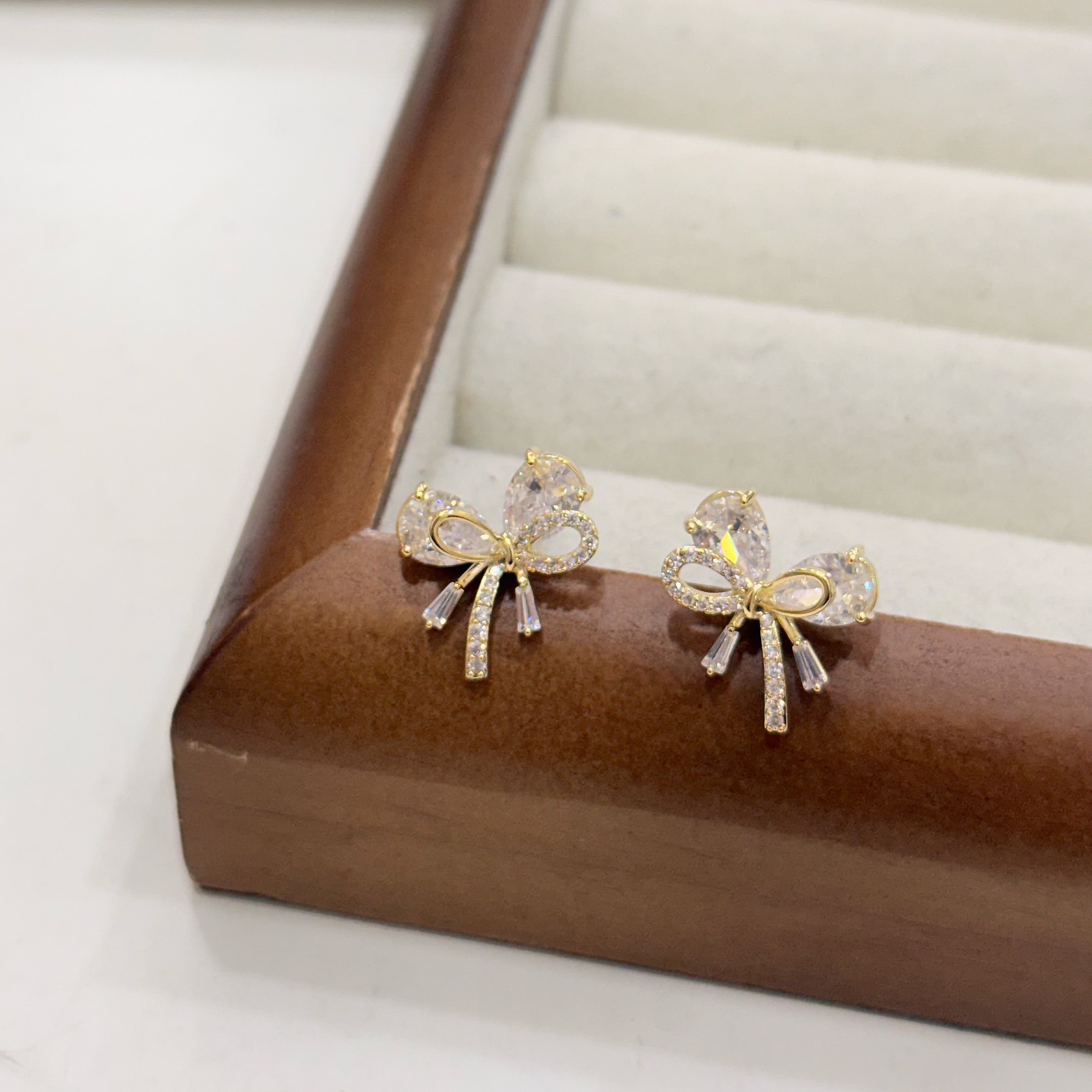 排鑽鋯石雙層蝴蝶結耳針