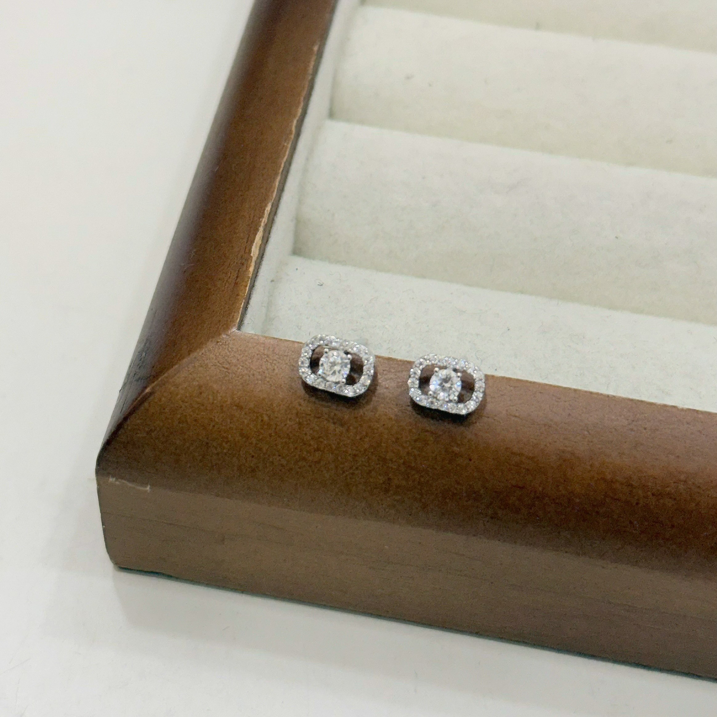 單鑽方邊小耳針