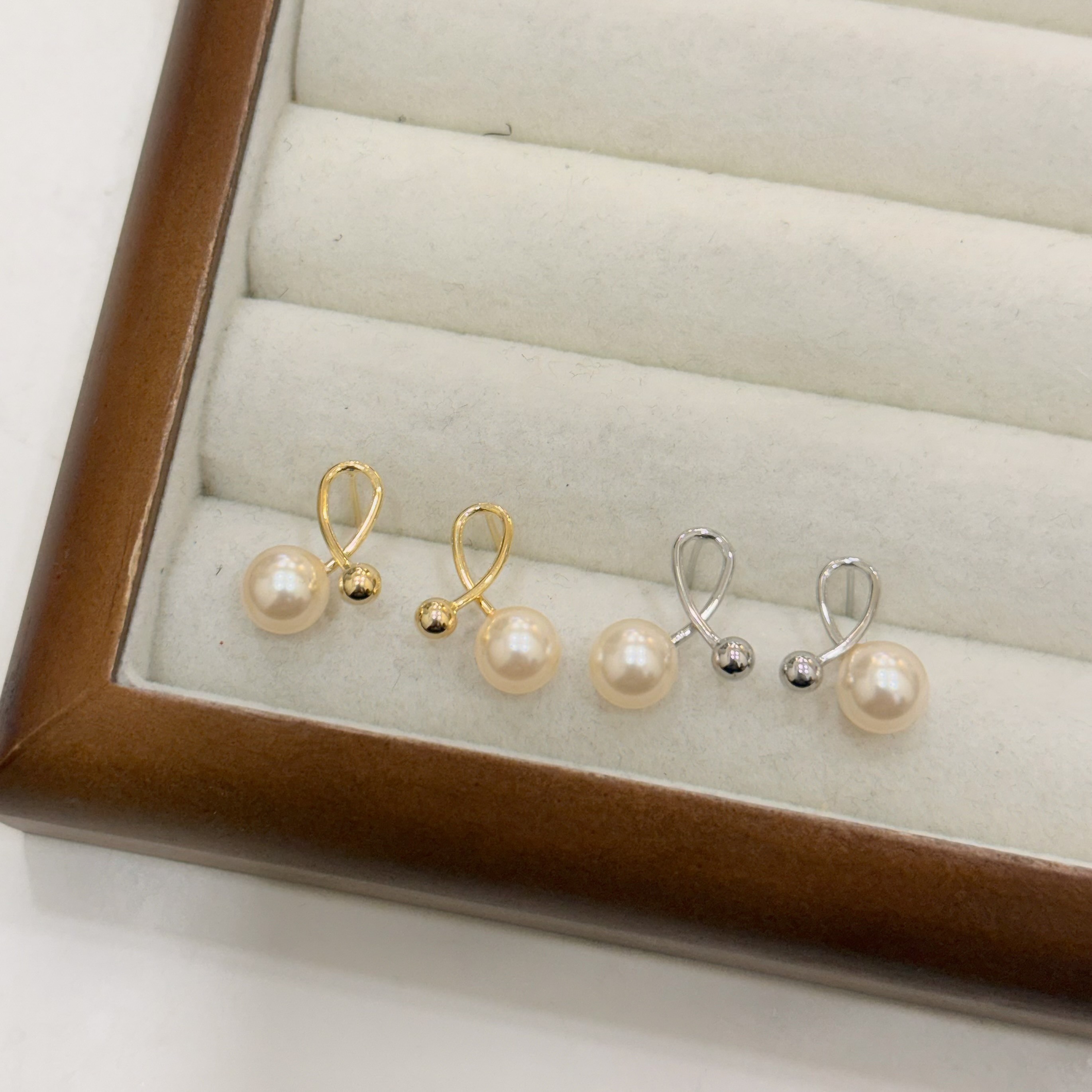 珍珠圓球交叉耳針