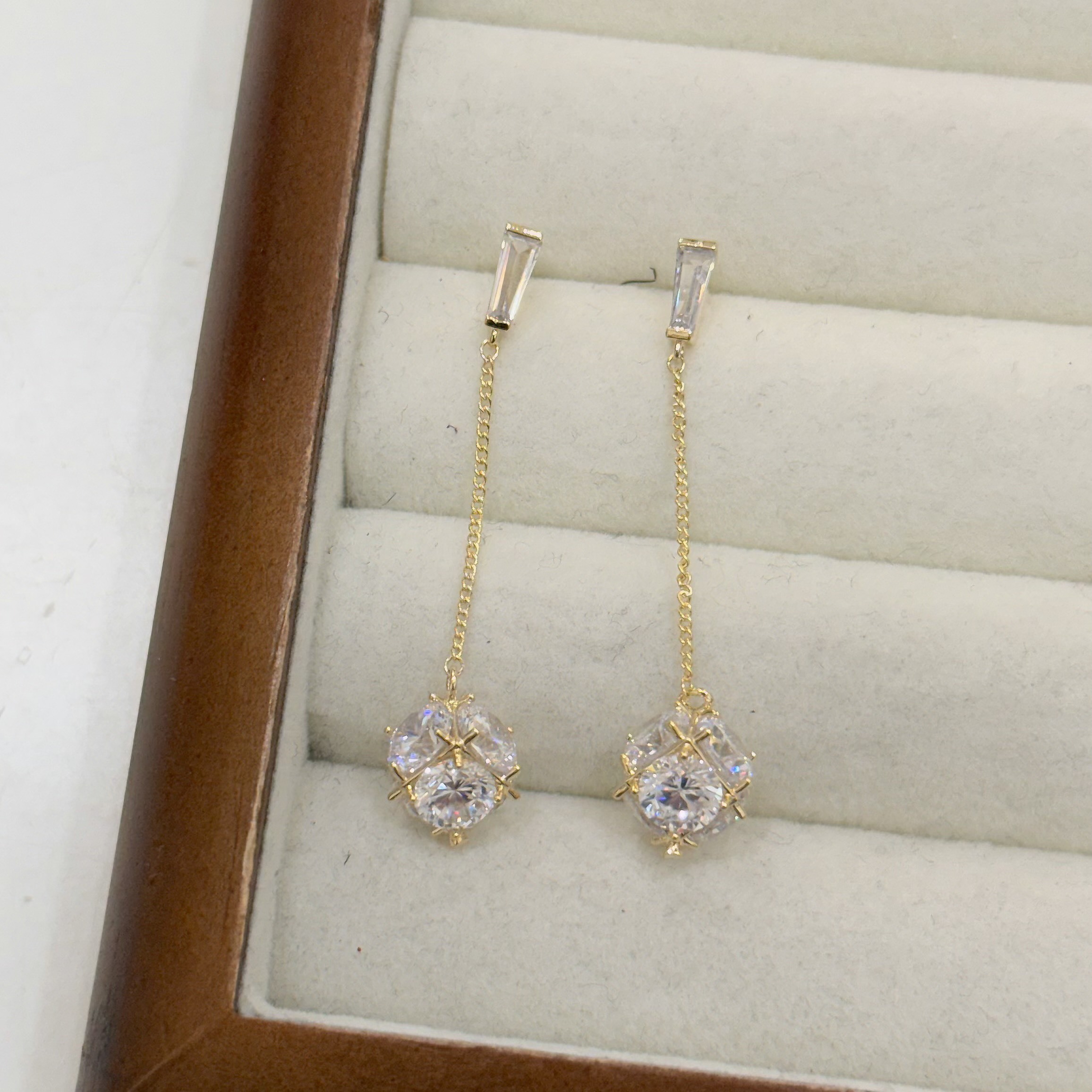 梯形鋯石鑽球垂吊