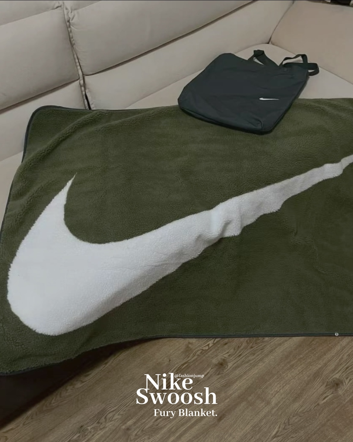 （現貨）Nike Swoosh 柔軟橄欖綠 毛毯 附收納袋